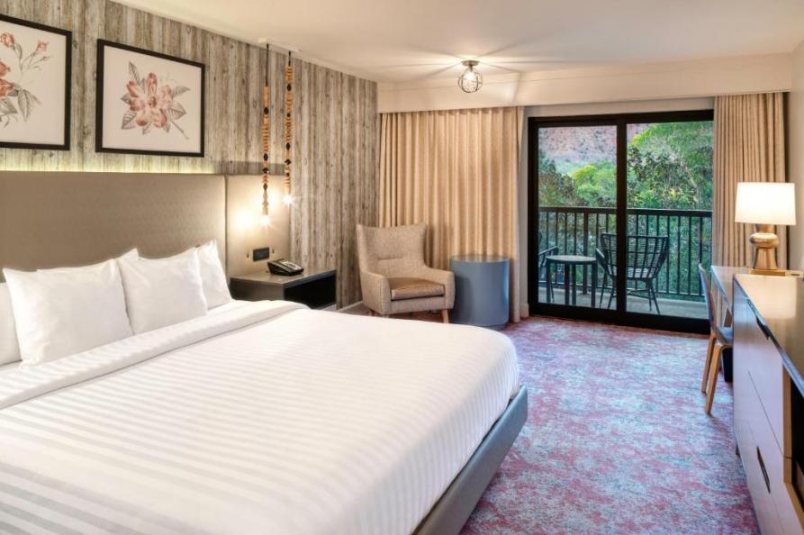 Cliffrose Springdale Curio by Hilton