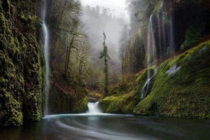 een van de vele watervallen | Columbia River