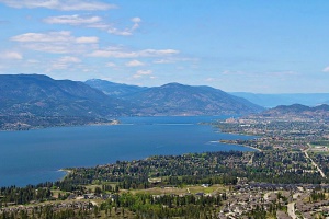 het zeer uitgestrekte meer | Lake Okanagan