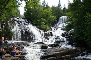 Waber Falls alleen per kano plus flinke wandeling bereikbaar | Parc National de la Maurice