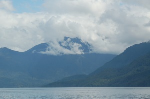 uitzicht op de omliggende bergen | Quadra Island