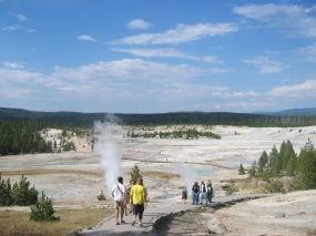 er zijn vele geisers in het park | West Yellowstone