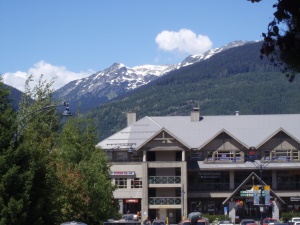 downtown Whistler omgeven door bergen | Whistler